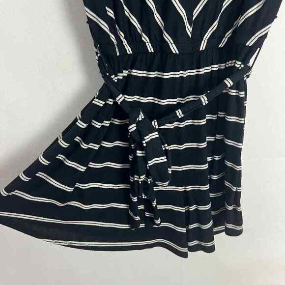 Billabong Women's Striped Short Sleeve Romper Size Small Tie Waist - Picture 5 of 10
